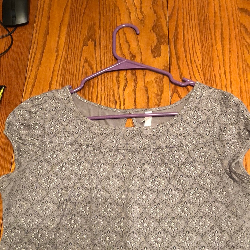 Top - Picture 2 of 4